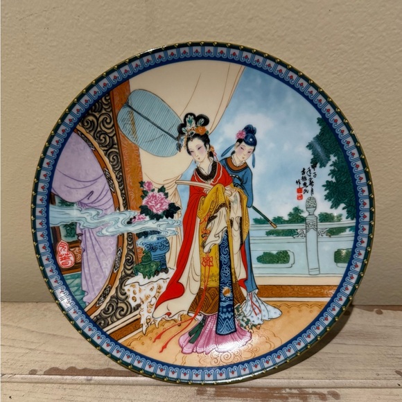 1986 Imperial Jingdezhen Porcelain Beauties of the Red Mansion Yuan-chun Plate - Picture 1 of 4